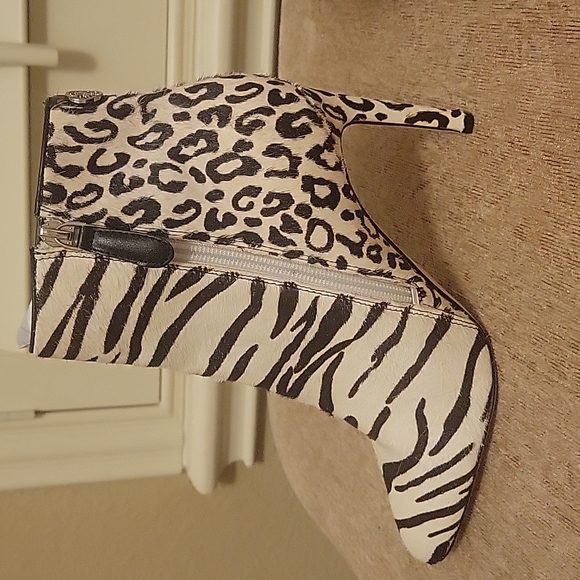 Guess Calf Skin Ankle Booties .Size 6 ๐ฅ๐ - Picture 4 of 8